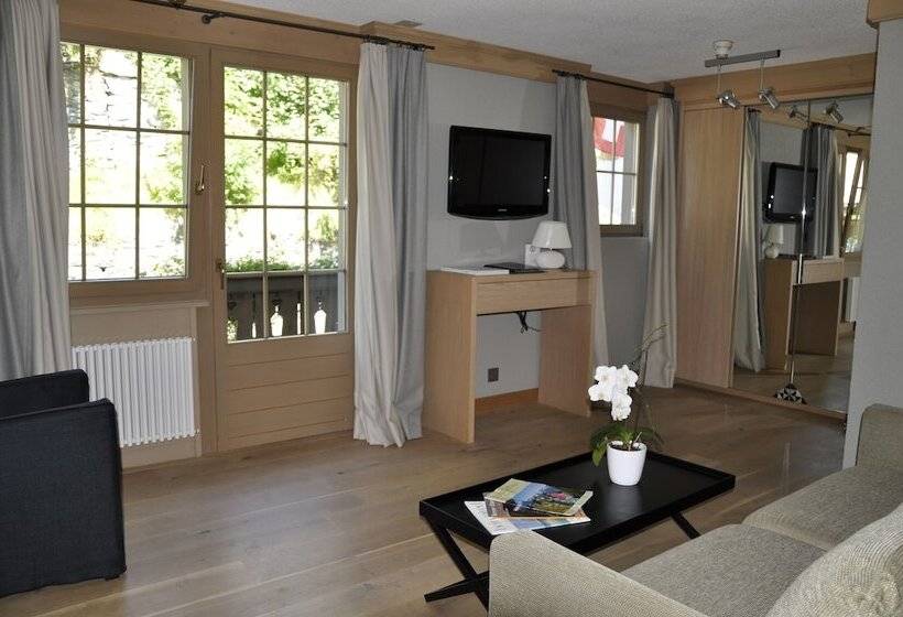 带2个卧室的套房, Maya Caprice