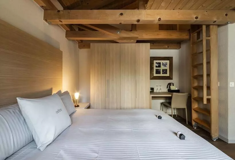 Quarto Basic Cama Casal, Maya Caprice