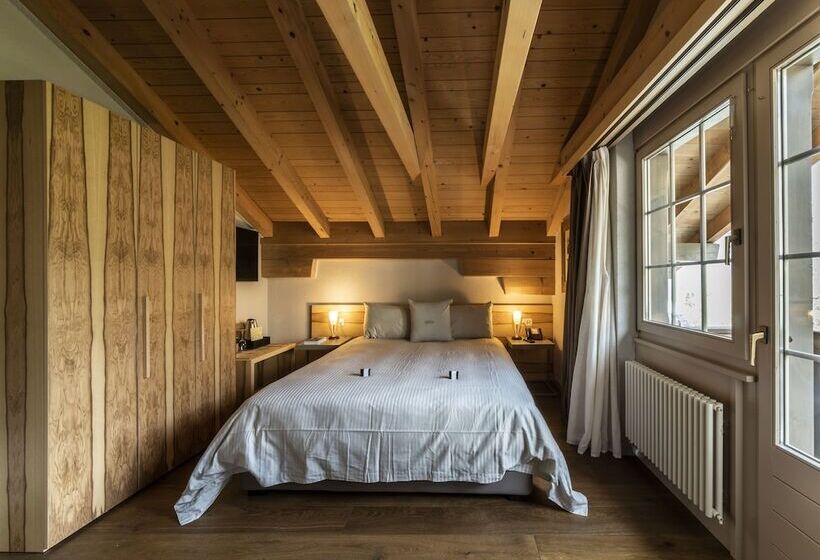 带双人床的基本房间, Maya Caprice