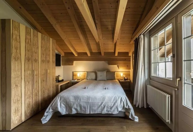 Quarto Basic Cama Casal, Maya Caprice