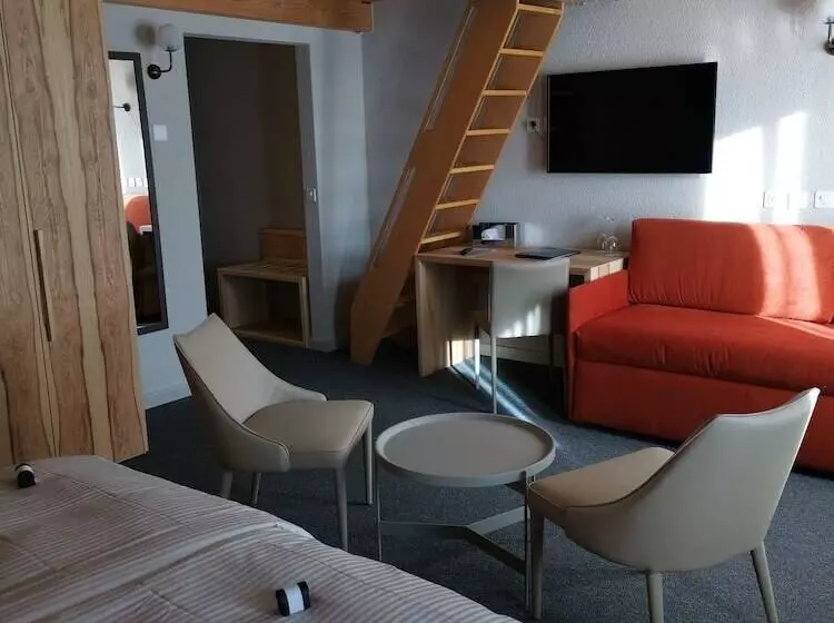 Quarto Triplo Superior, Maya Caprice