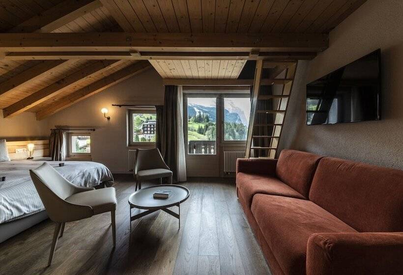 小型套房, Maya Caprice