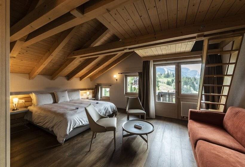 小型套房, Maya Caprice