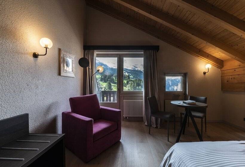 小型套房带阳台, Maya Caprice