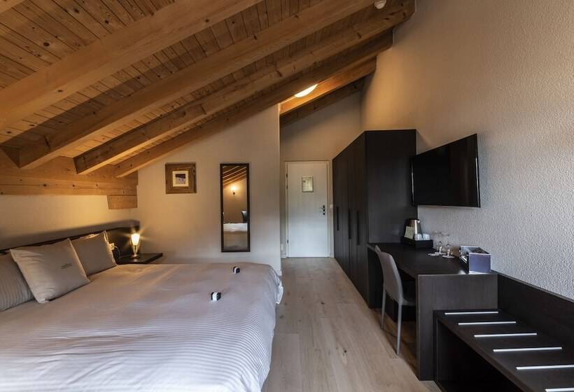 小型套房带阳台, Maya Caprice