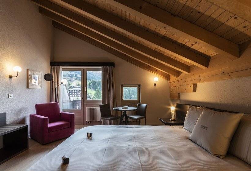 小型套房带阳台, Maya Caprice