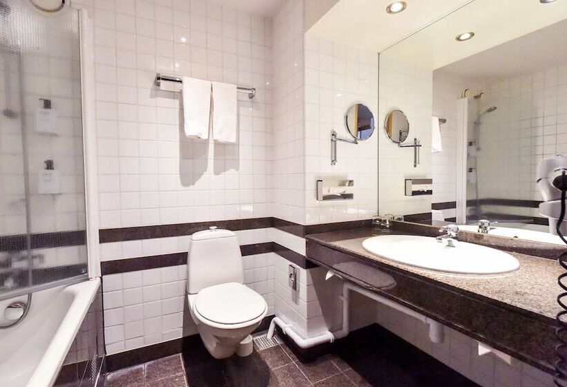 Семейный Номер, Scandic Triangeln