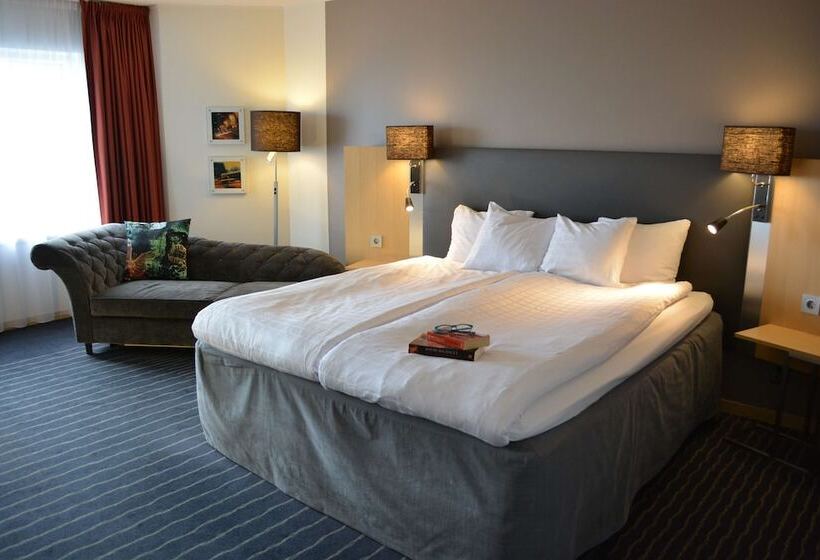 Семейный Номер, Scandic Triangeln