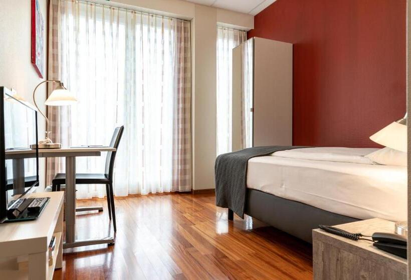 اتاق استاندارد یک نفره, Sursee