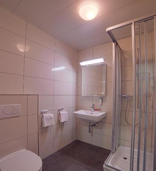 اتاق خانوادگی, Sursee