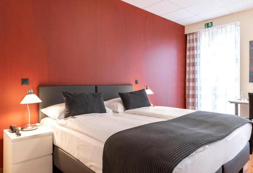 اتاق استاندارد با چشمانداز باغ, Sursee