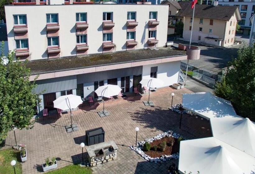 اتاق استاندارد با چشمانداز باغ, Sursee