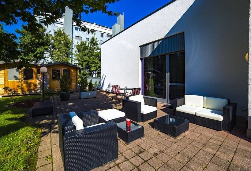 اتاق خانوادگی, Sursee