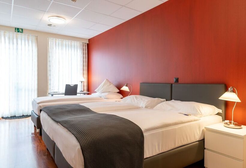 اتاق استاندارد سه نفره, Sursee