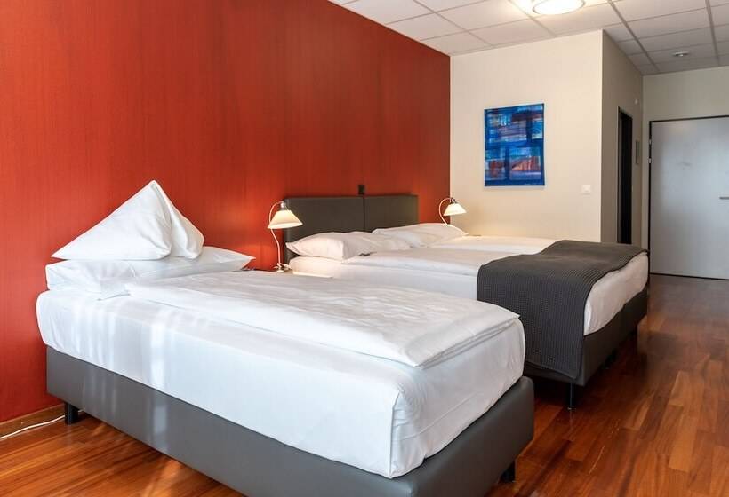 اتاق استاندارد سه نفره, Sursee