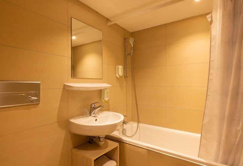 Habitació Triple Estàndard, Fred Zürich Hauptbahnhof