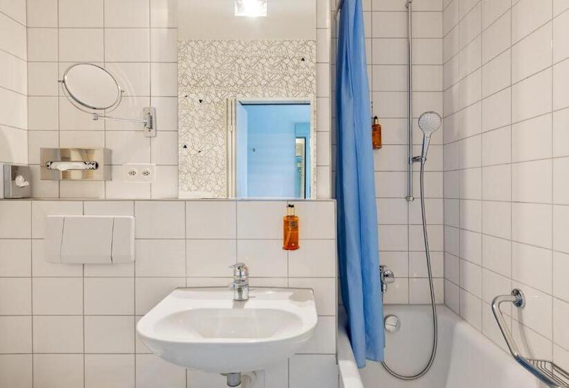 Deluxe room with river view, Merian Basel   Self Check In