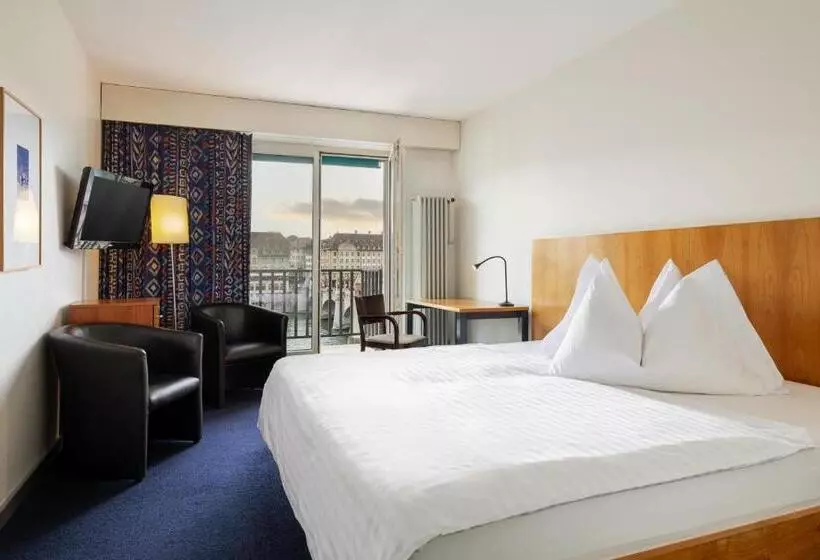 Deluxe room with river view, Merian Basel   Self Check In