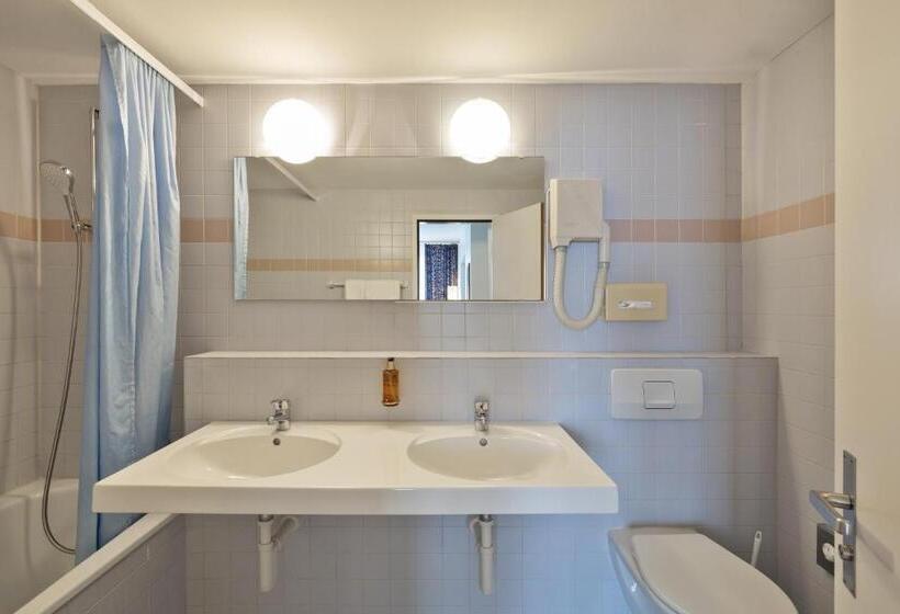 غرفة عائلية, Merian Basel Self Check In