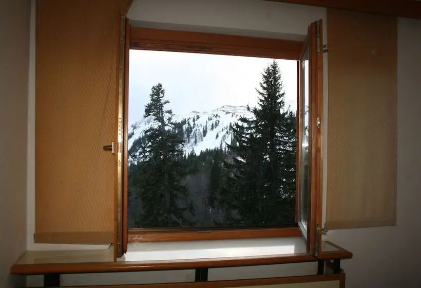 اتاق استاندارد سه نفره, Bat Hotel Bistrica
