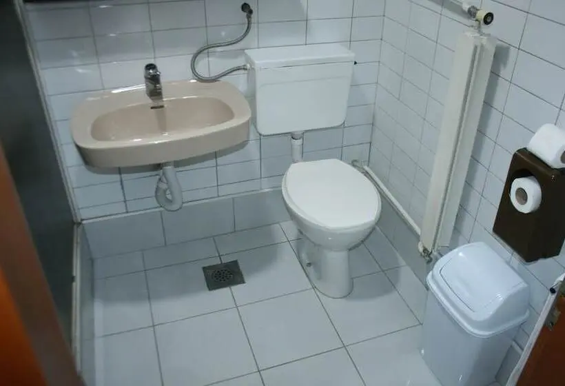 اتاق استاندارد سه نفره, Bat Hotel Bistrica