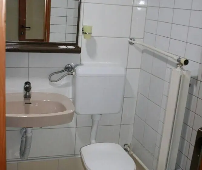 اتاق استاندارد سه نفره, Bat Hotel Bistrica