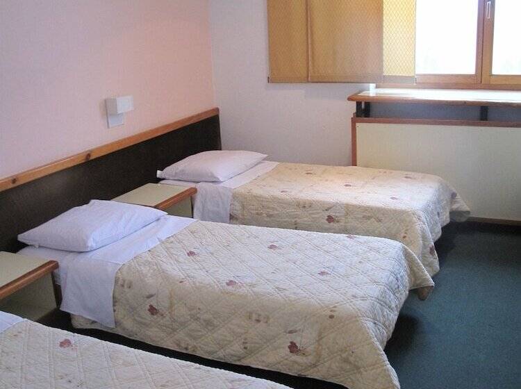 اتاق استاندارد سه نفره, Bat Hotel Bistrica