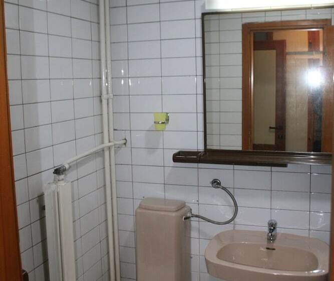 اتاق عادی, Bat Hotel Bistrica