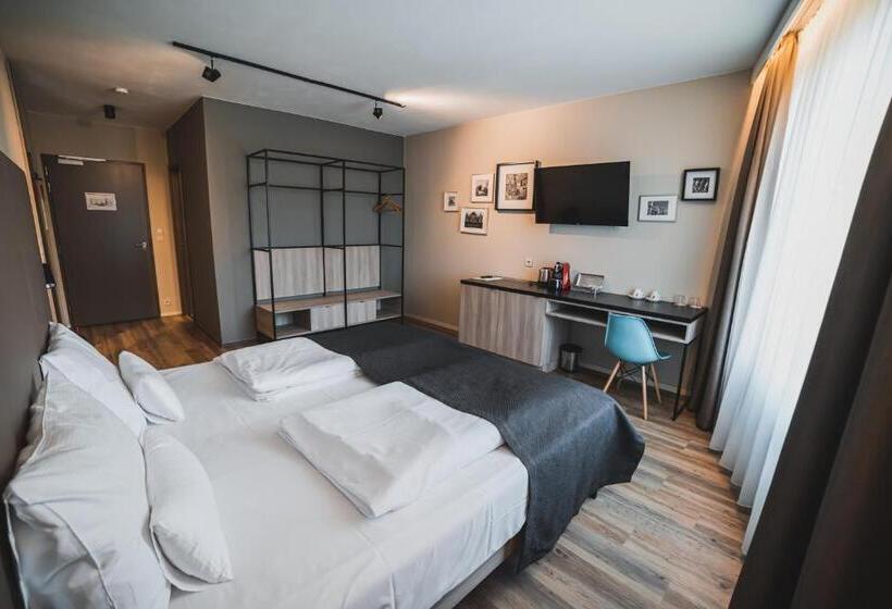 高级大房间, Avenue Pallova 28