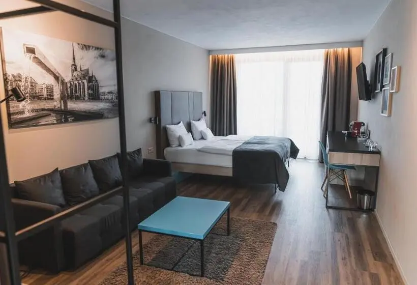 اتاق لوکس با بالکن, Avenue Pallova 28