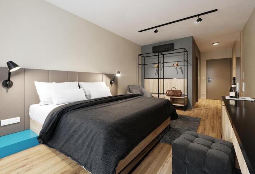 带阳台的豪华间, Avenue Pallova 28