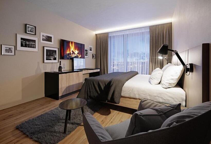 带阳台的豪华间, Avenue Pallova 28