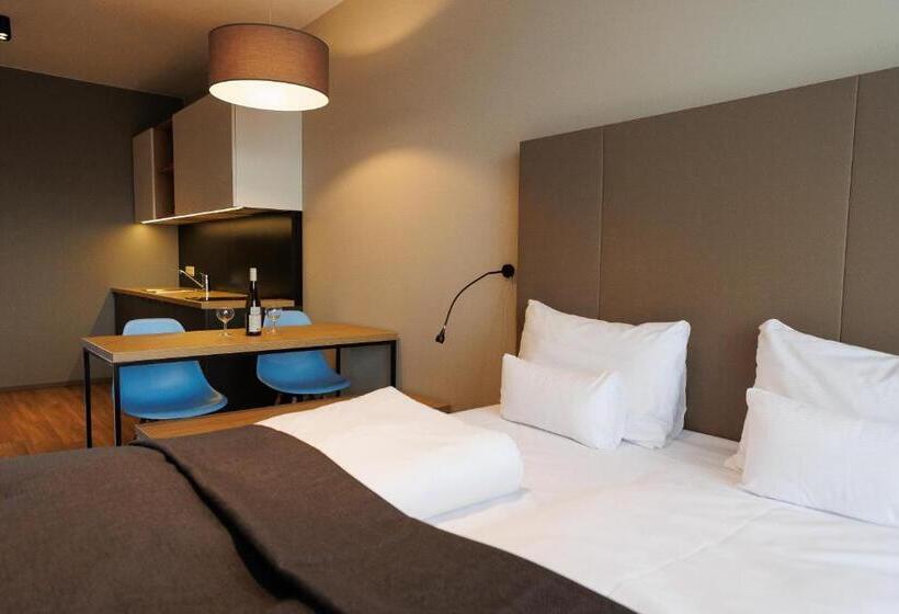 基本间, Avenue Pallova 28