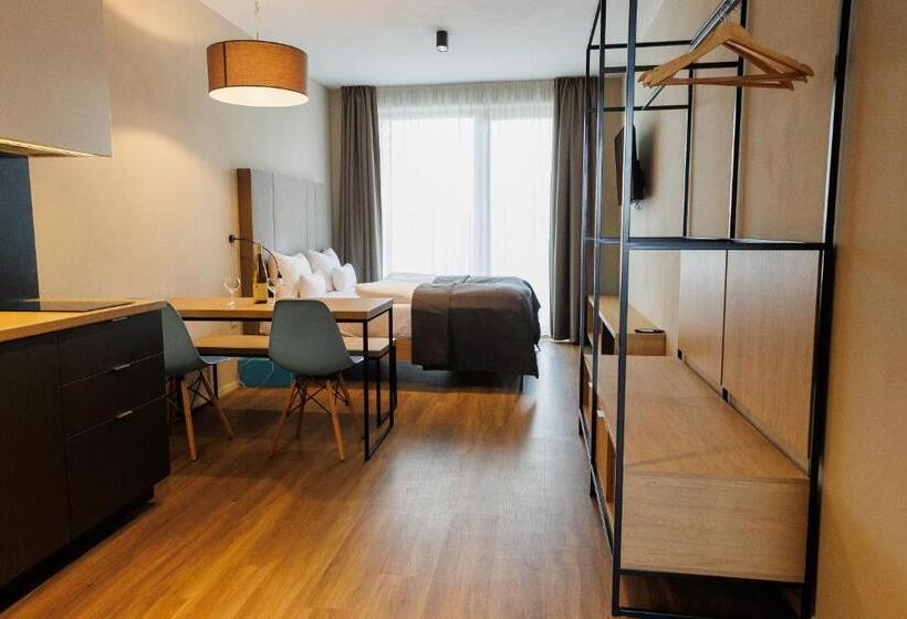 基本间, Avenue Pallova 28