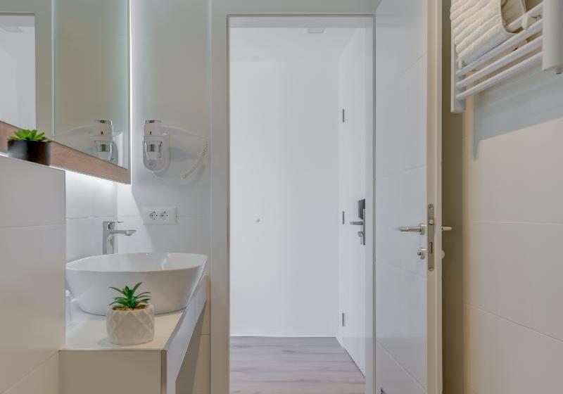 اتاق سوپریور سه تخته, Pax