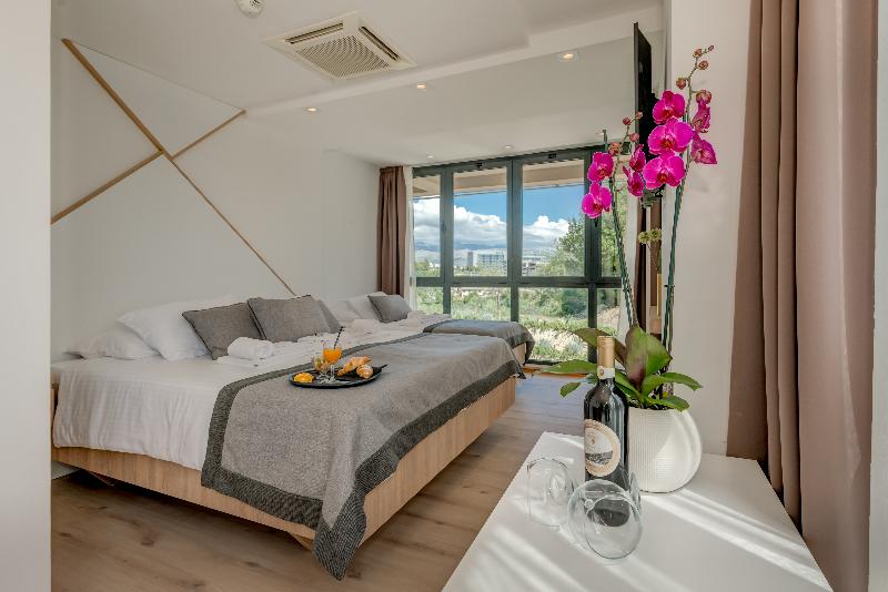 اتاق سوپریور سه تخته, Pax