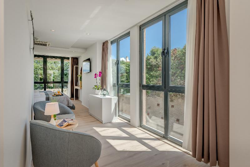 اتاق سوپریور سه تخته, Pax