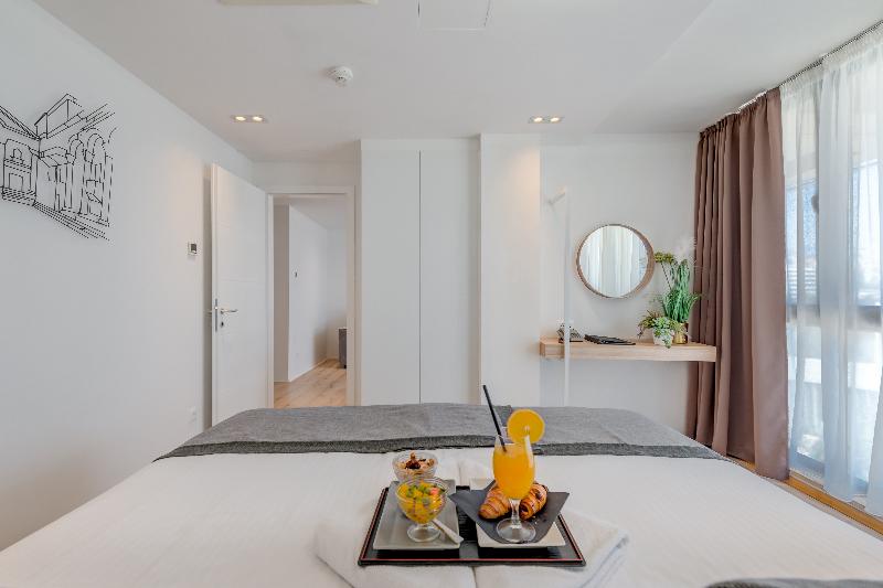 سوییت سوپریور, Pax