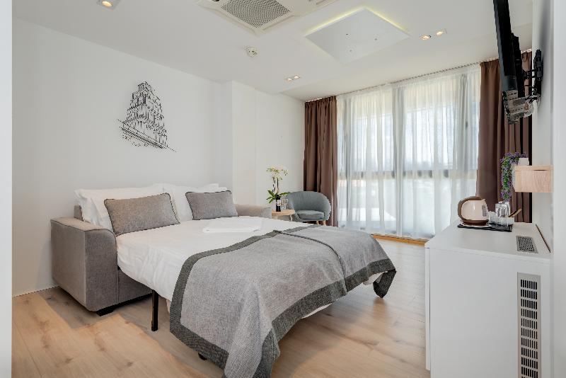 سوییت سوپریور, Pax