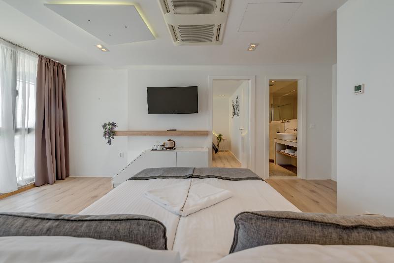 سوییت سوپریور, Pax