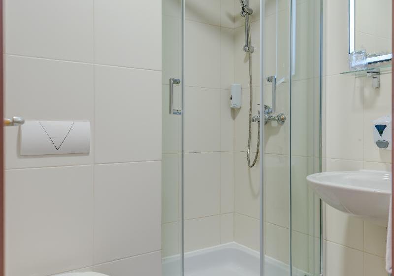 اتاق کلاسیک با چشم‌انداز دریا, Pax