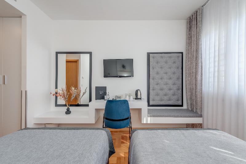 اتاق کلاسیک با چشم‌انداز دریا, Pax