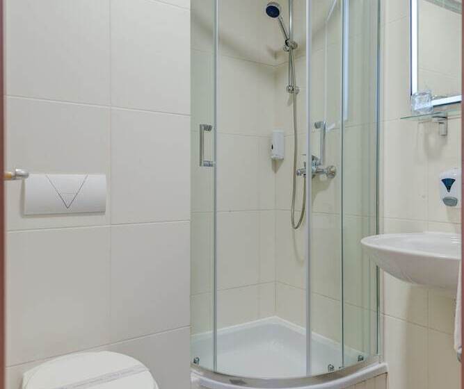 اتاق کلاسیک با چشم‌انداز دریا, Pax