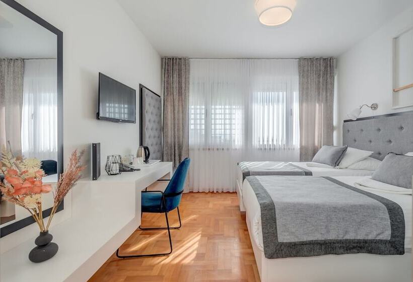 اتاق کلاسیک با چشم‌انداز دریا, Pax