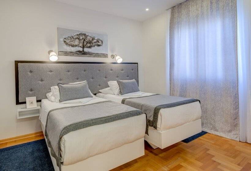 Classic Interior Room, Pax