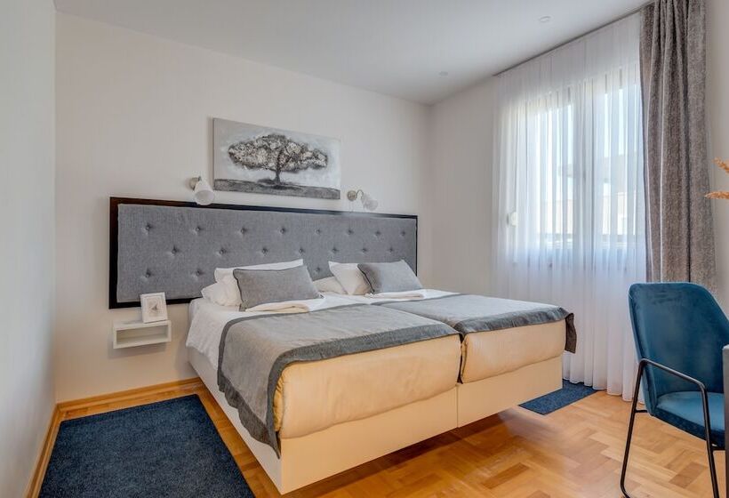 Classic Interior Room, Pax