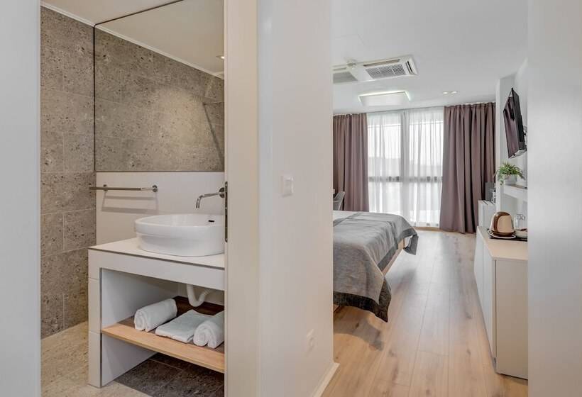 اتاق سوپریور, Pax