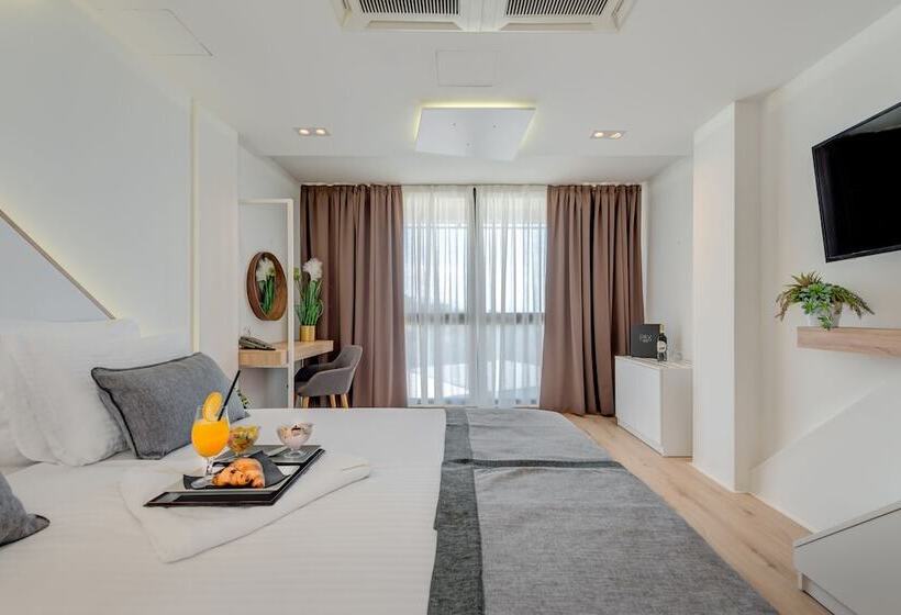 اتاق سوپریور, Pax