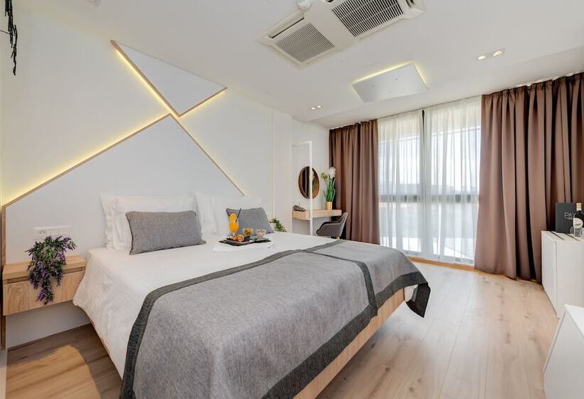 اتاق سوپریور, Pax