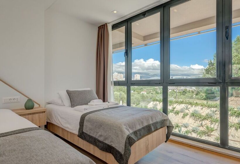 اتاق سوپریور سه تخته, Pax